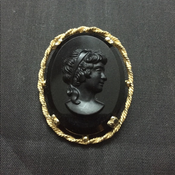 Vintage Cameo Brooch - Picture 2 of 5